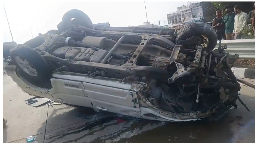 नरसिंहपुर के थाना तेंदूखेड़ा क्षेत्र में स्कार्पियो गाड़ी टायर फटने से अनियंत्रित होकर हुयी दुर्घटनाग्रस्त, डायल-112 जवानों ने 04 घायल व्यक्तियों को पहुँचाया अस्पताल। 